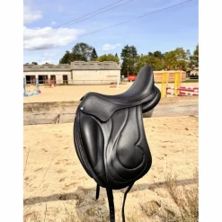 Selle de dressage Antarès Cadence – 1700 (valeur en création sur mesure)