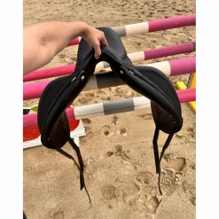Selle de dressage Antarès Cadence – 1700 (valeur en création sur mesure)