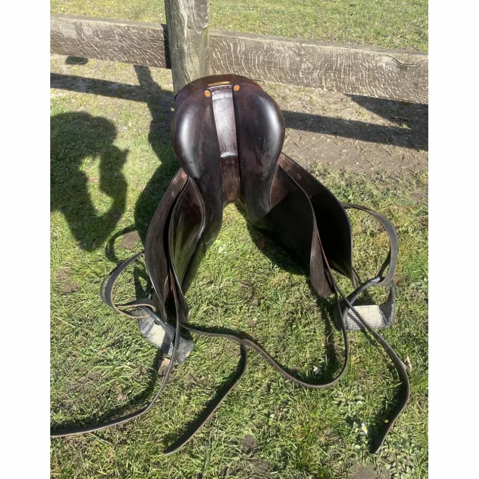 Selle de dressage butet