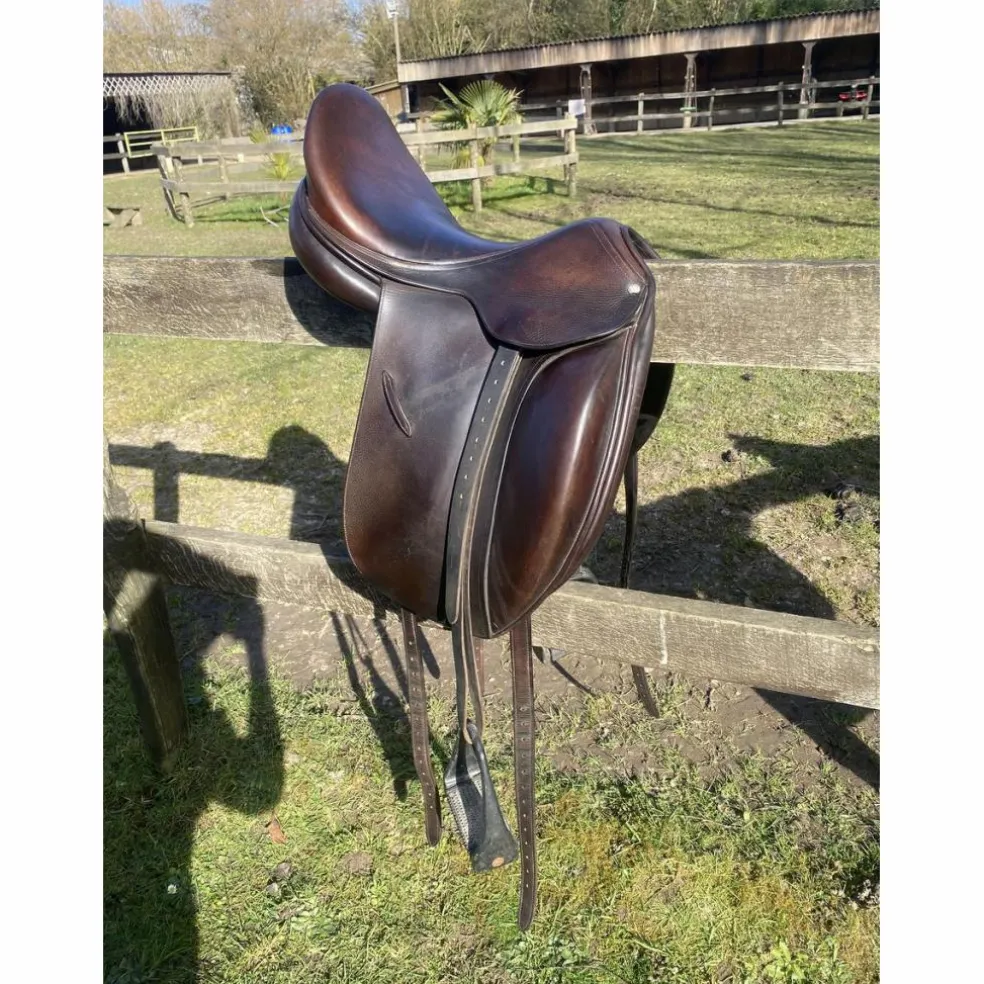 Selle de dressage butet