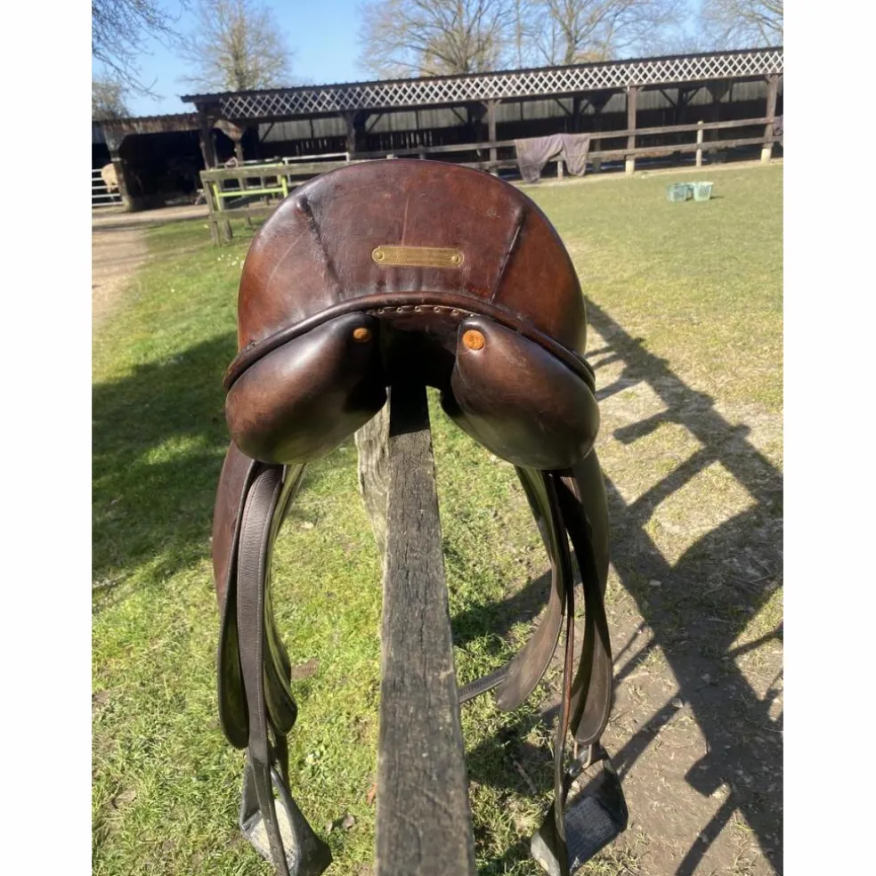 Selle de dressage butet