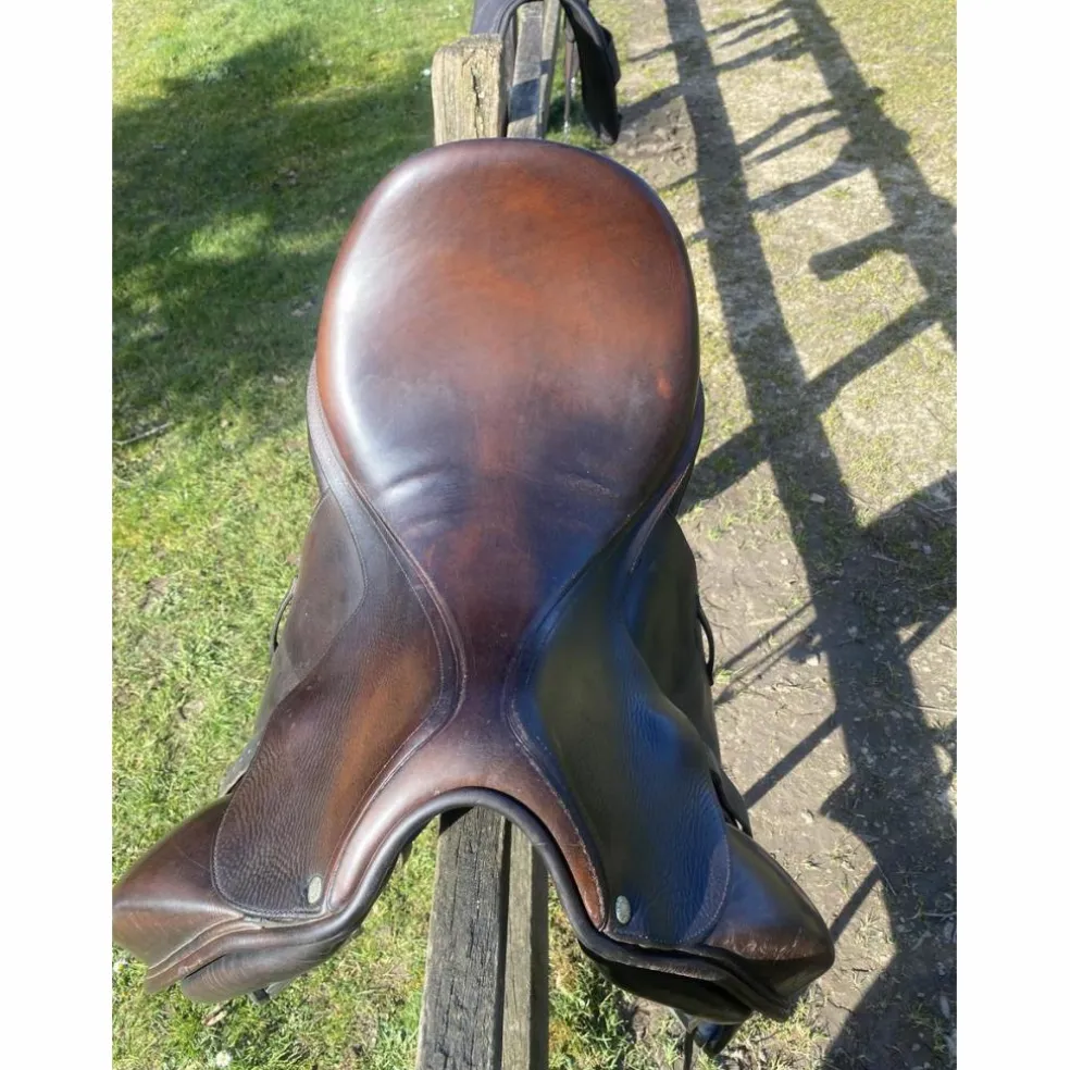 Selle de dressage butet