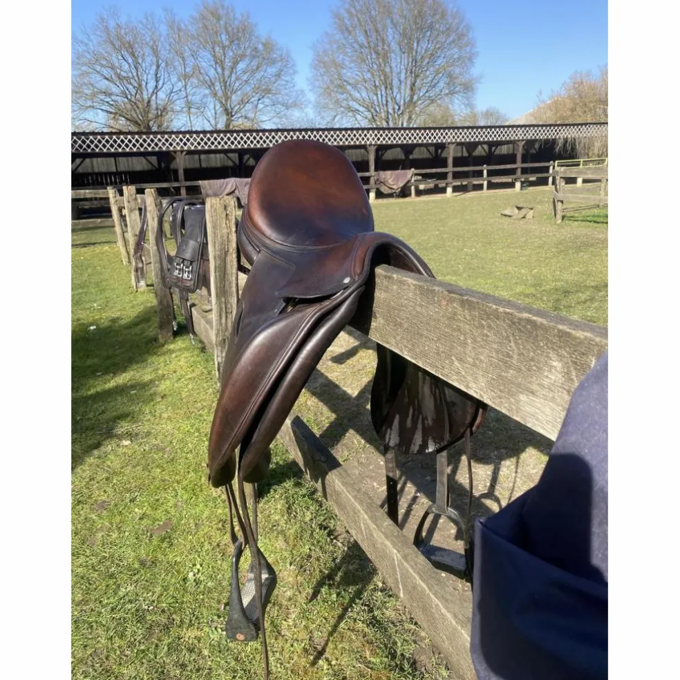 Selle de dressage butet