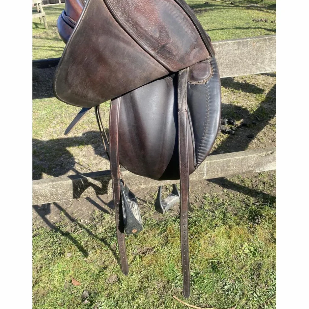 Selle de dressage butet