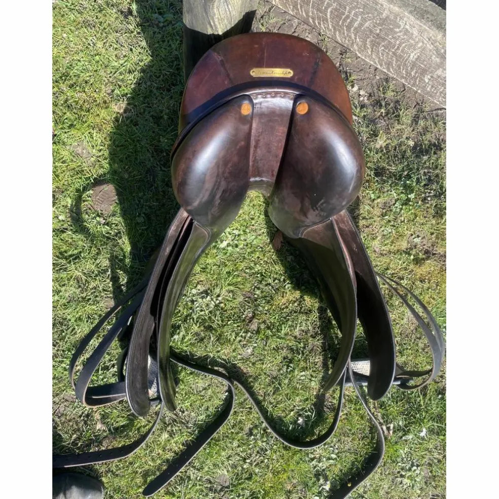 Selle de dressage butet