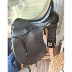 selle de dressage cuir