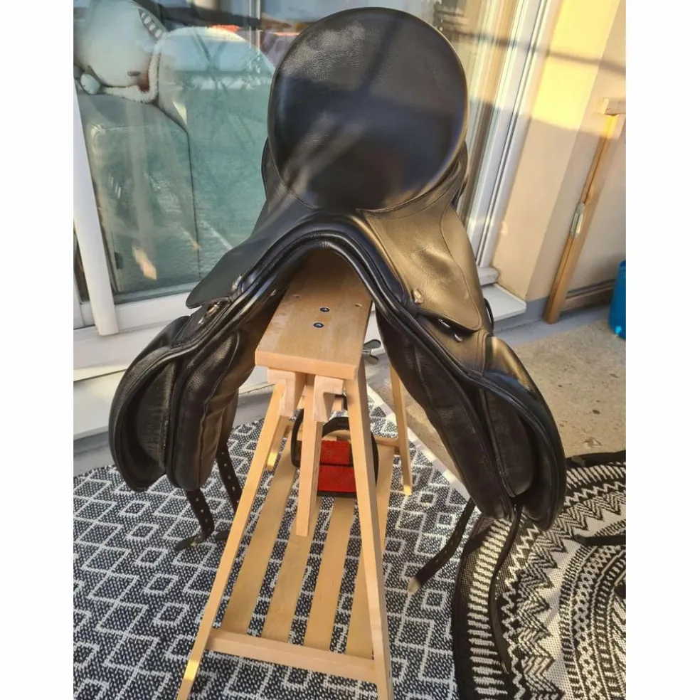 selle de dressage cuir