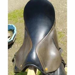 Selle de dressage cuir 2 couleurs