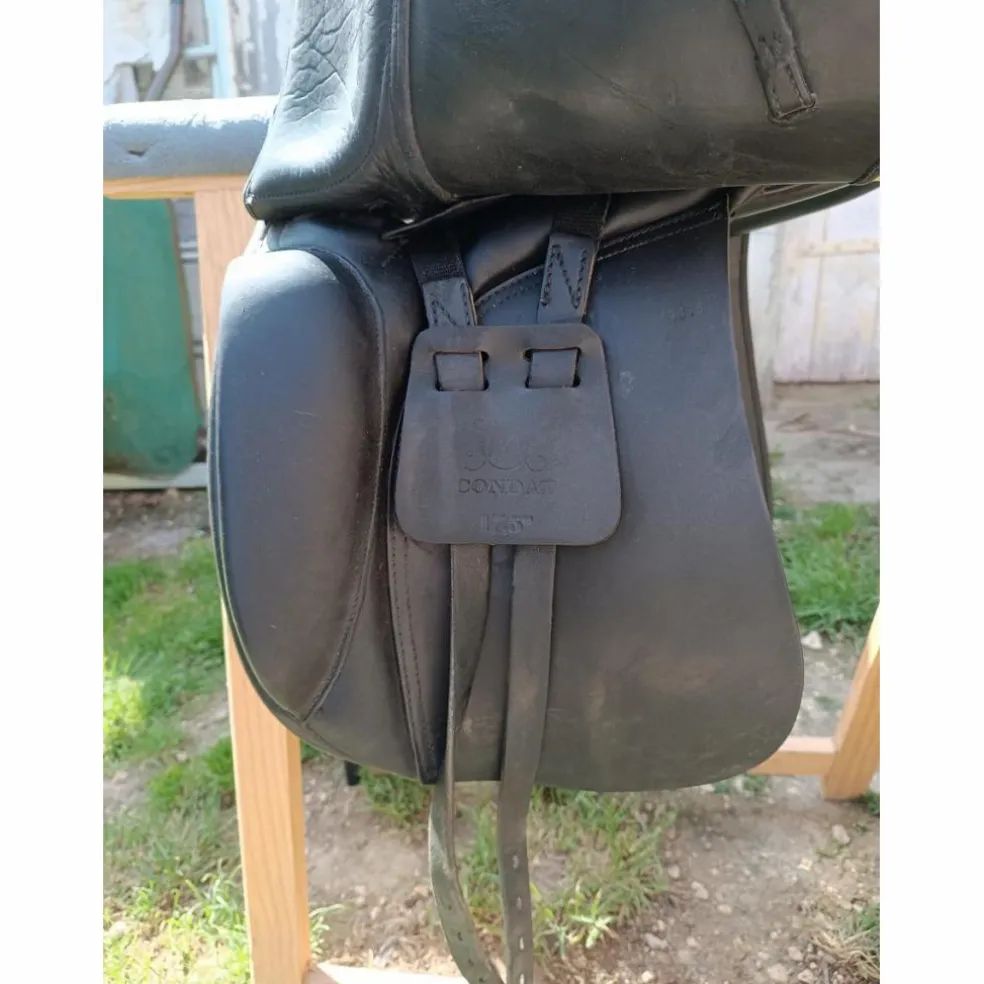 Selle de dressage cuir noir 17,5"