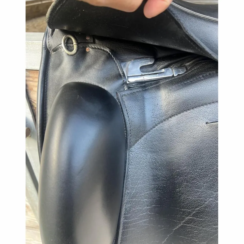 Selle de dressage Custom Saddlery 17,5