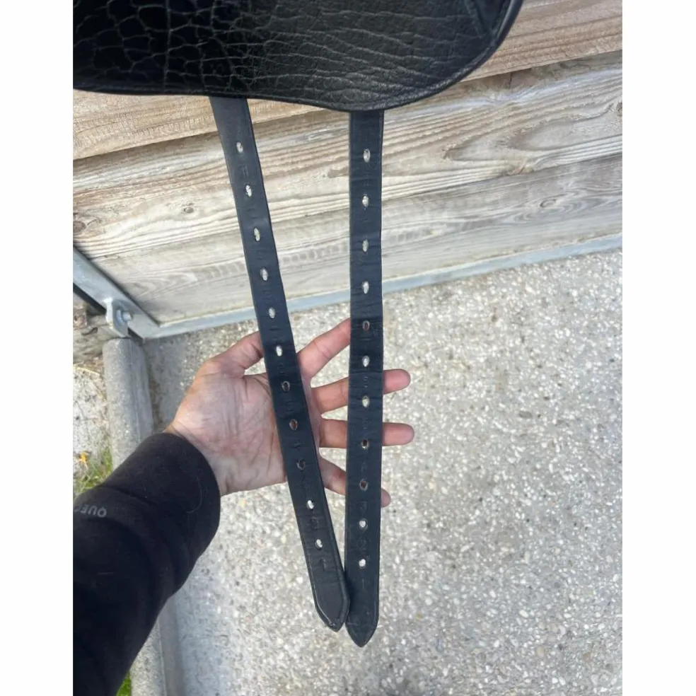 Selle de dressage Custom Saddlery 17,5