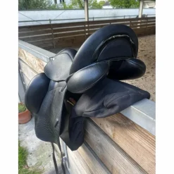 Selle de dressage Custom Saddlery 17,5