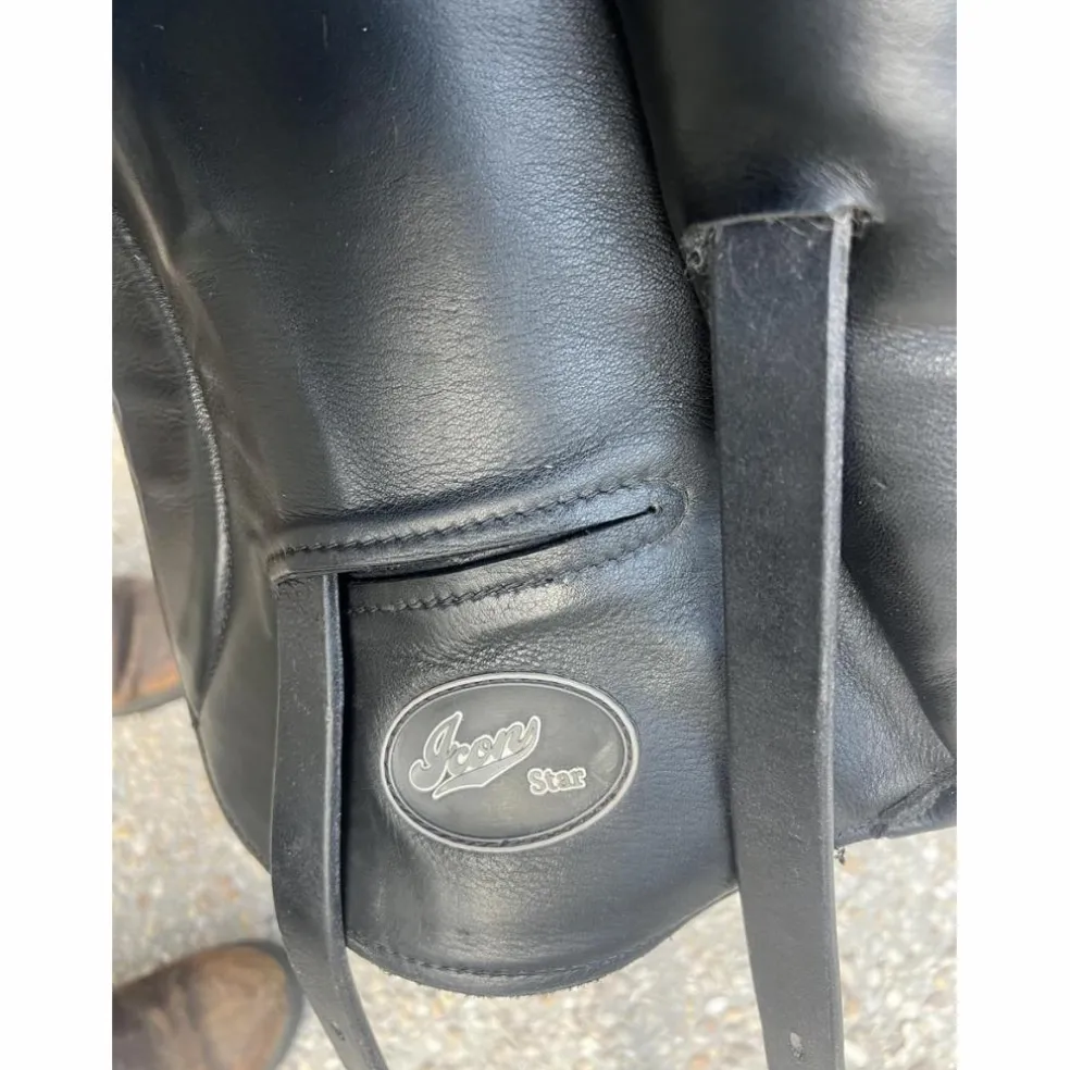 Selle de dressage Custom Saddlery 17,5