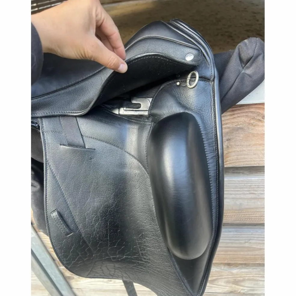 Selle de dressage Custom Saddlery 17,5