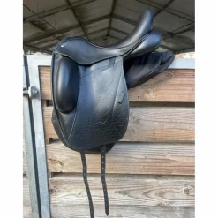 Selle de dressage Custom Saddlery 17,5
