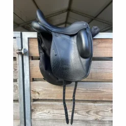 Selle de dressage Custom Saddlery 17,5