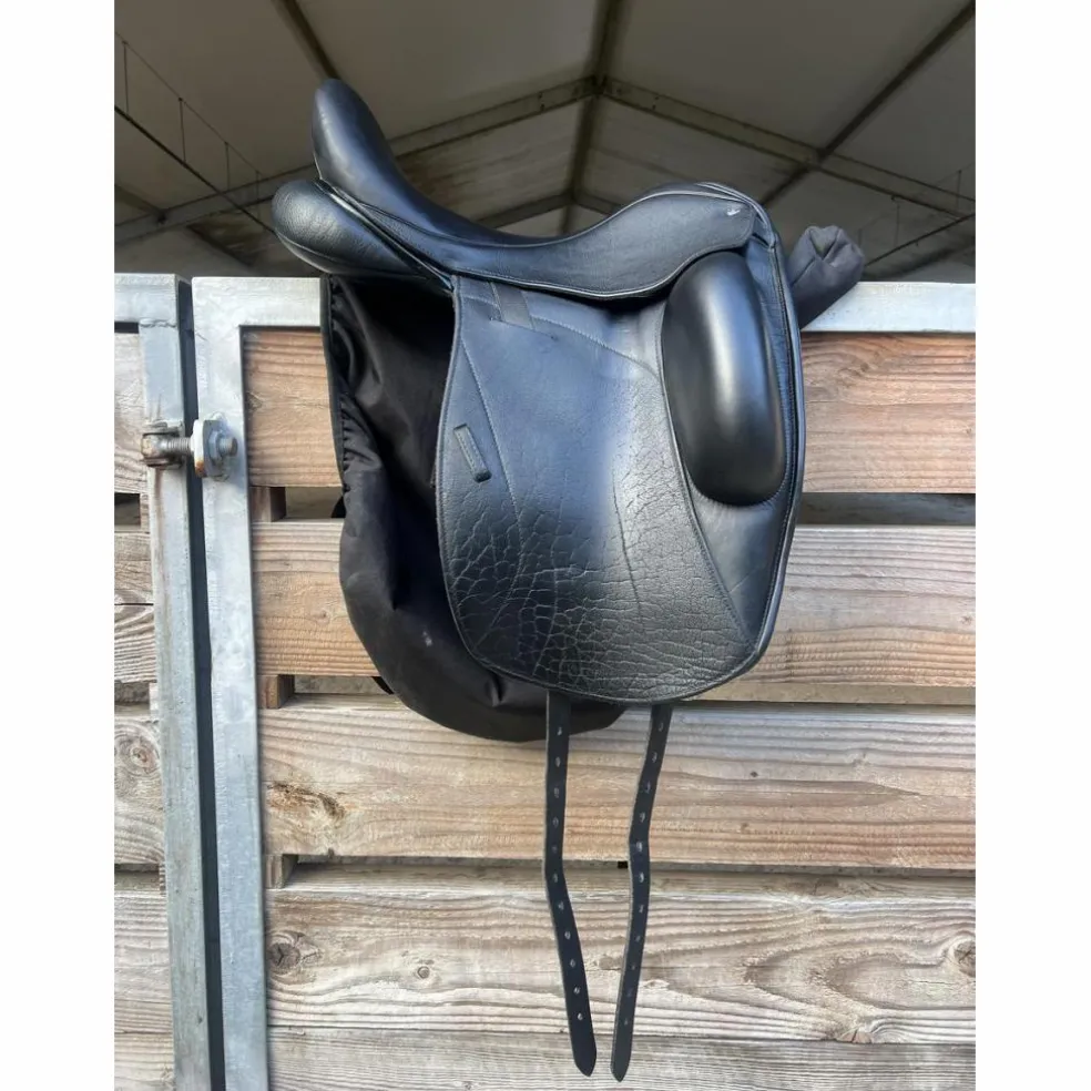 Selle de dressage Custom Saddlery 17,5
