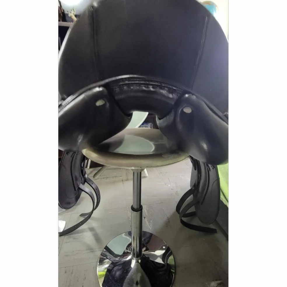Selle de dressage CWD 17" SE08 Noir monoquartier
