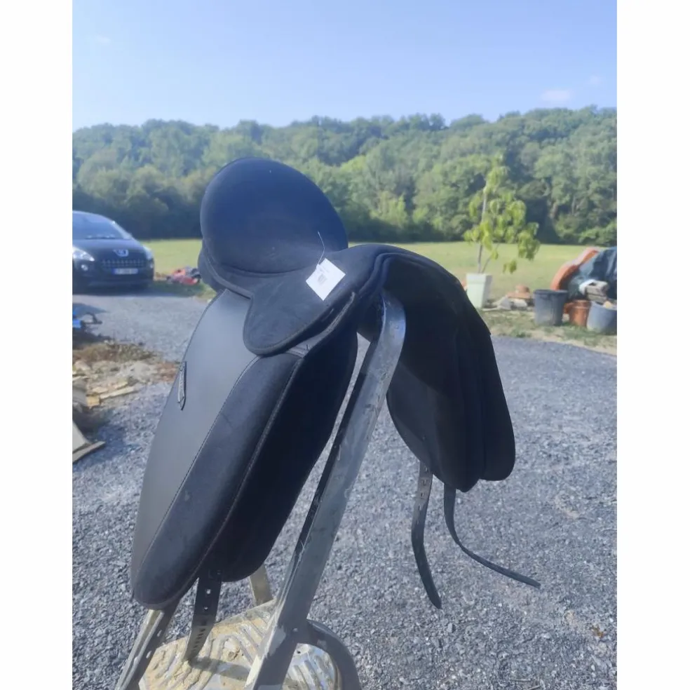 Selle de dressage Daslo 17 p