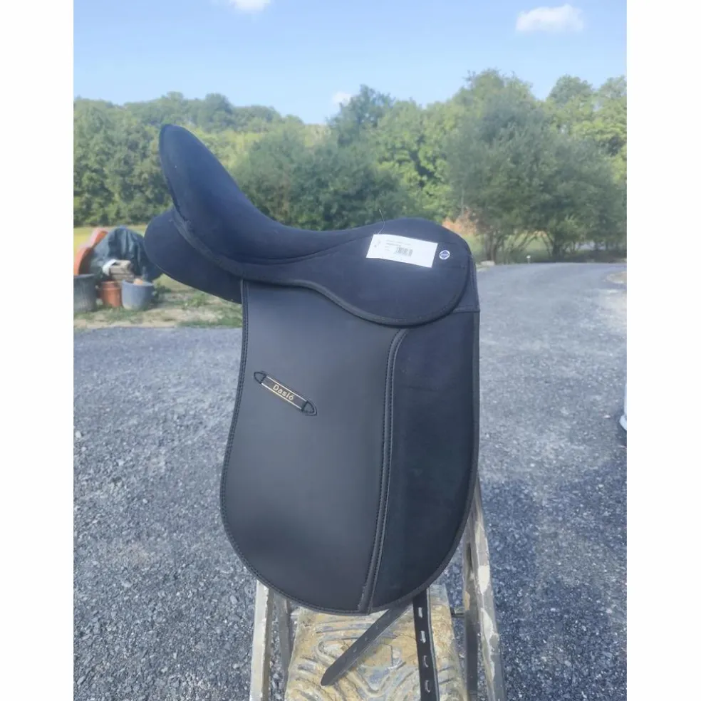 Selle de dressage Daslo 17 p