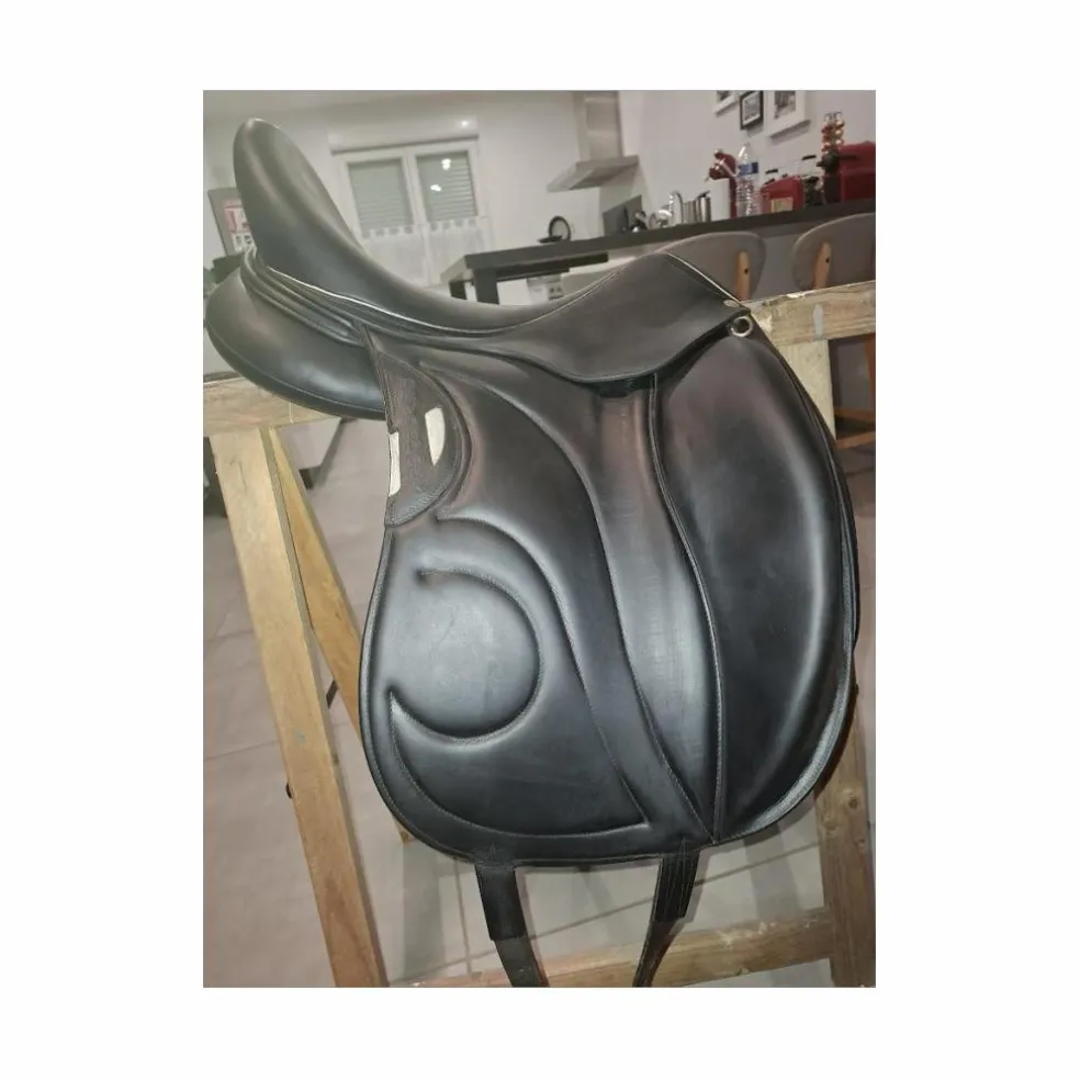 Selle de dressage Devoucoux Loreak – 2017 – 17,5" / Quartiers 3A – Très bon état