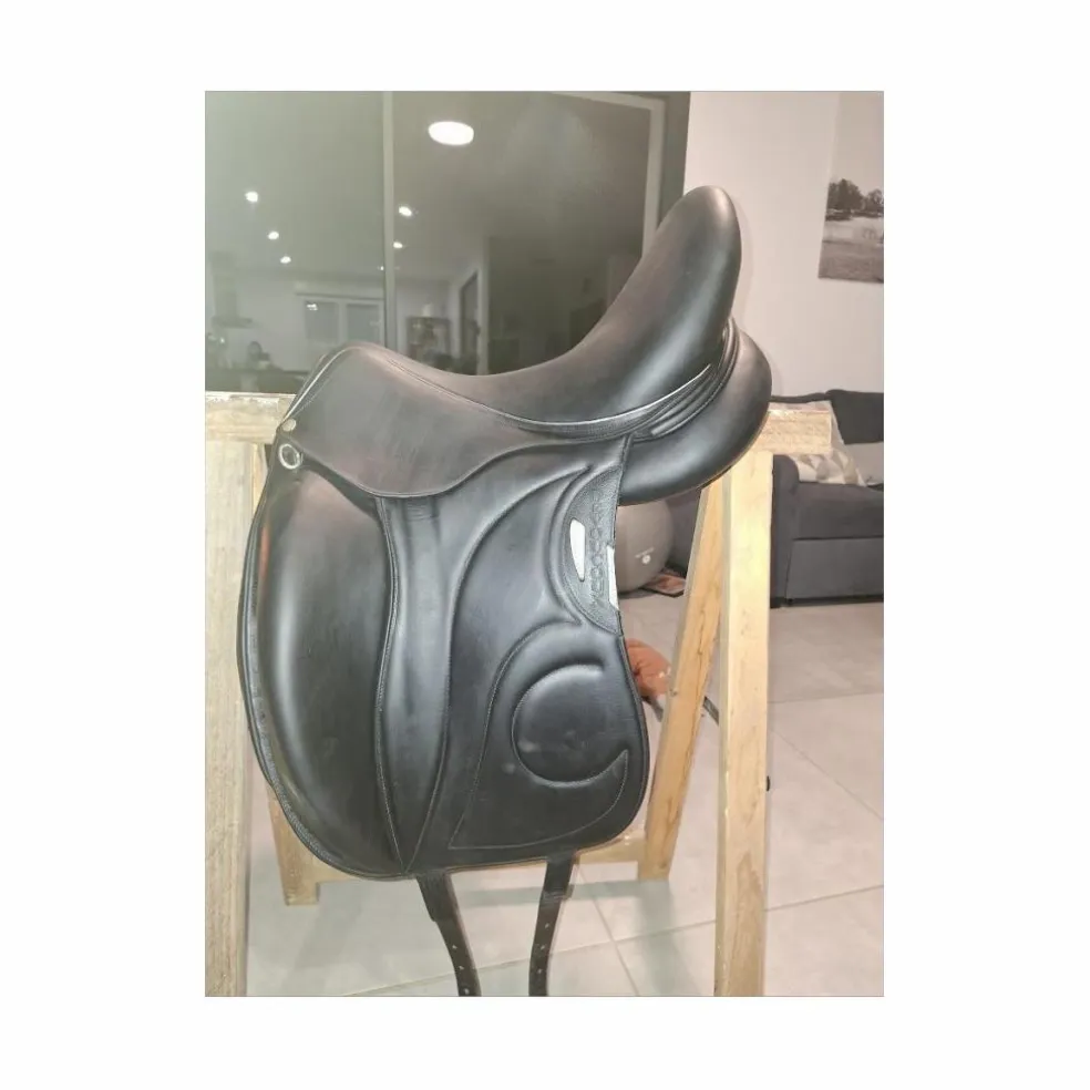 Selle de dressage Devoucoux Loreak – 2017 – 17,5" / Quartiers 3A – Très bon état