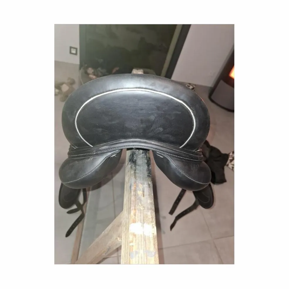 Selle de dressage Devoucoux Loreak – 2017 – 17,5" / Quartiers 3A – Très bon état
