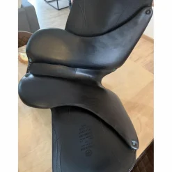 Selle de dressage devoucoux makila Lab 18