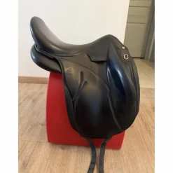 Selle de dressage devoucoux makila Lab 18