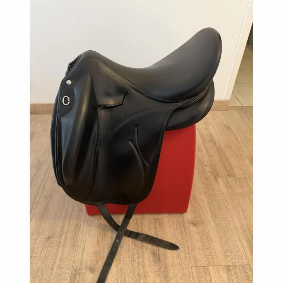 Selle de dressage devoucoux makila Lab 18"