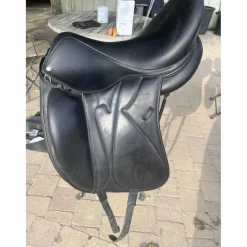 Selle de dressage Devoucoux Malika 17’