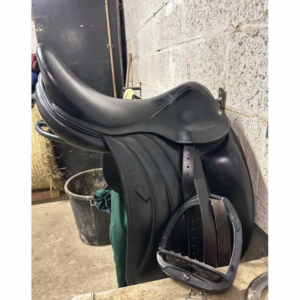 Selle de dressage devoucoux