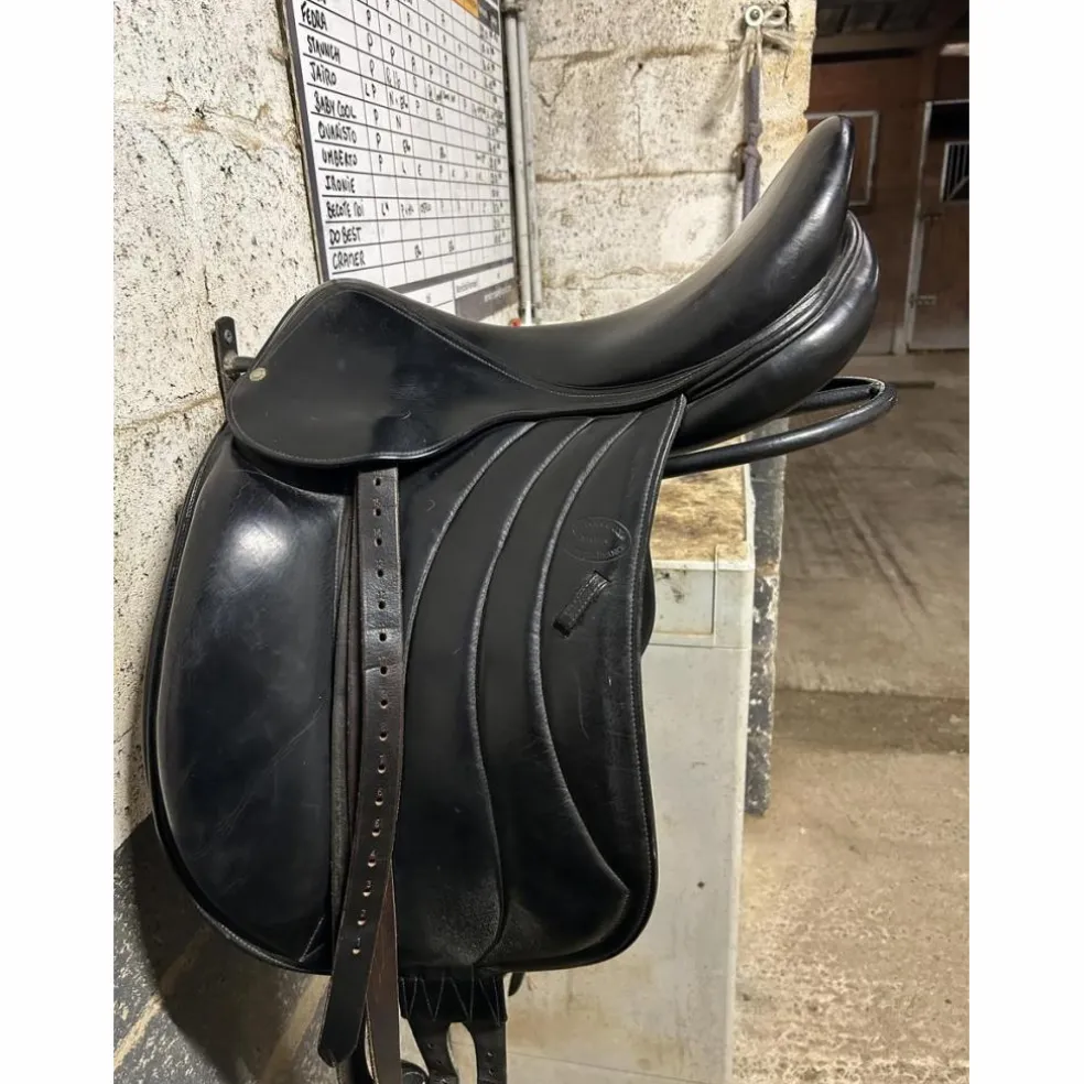Selle de dressage devoucoux
