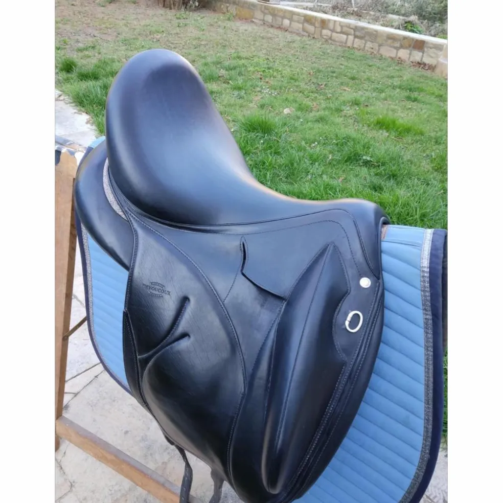 Selle de dressage devoucoux noire makila lab E de 2022, avec une bande Swarovski