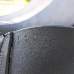 Selle de dressage et bride en cuir noir
