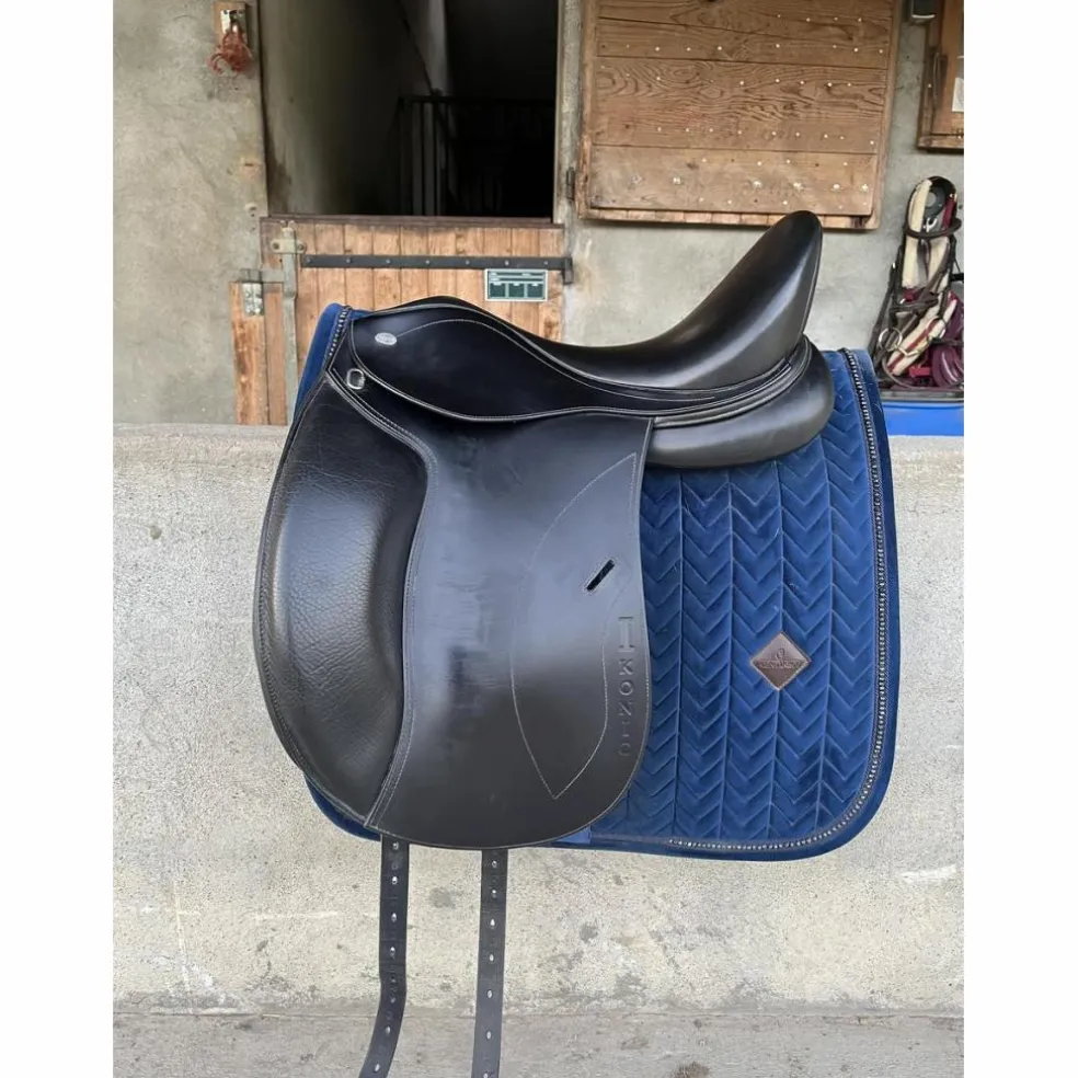 Selle de dressage Ikonic 17pouces