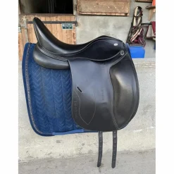 Selle de dressage Ikonic 17pouces