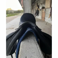 Selle de dressage Ikonic 17pouces
