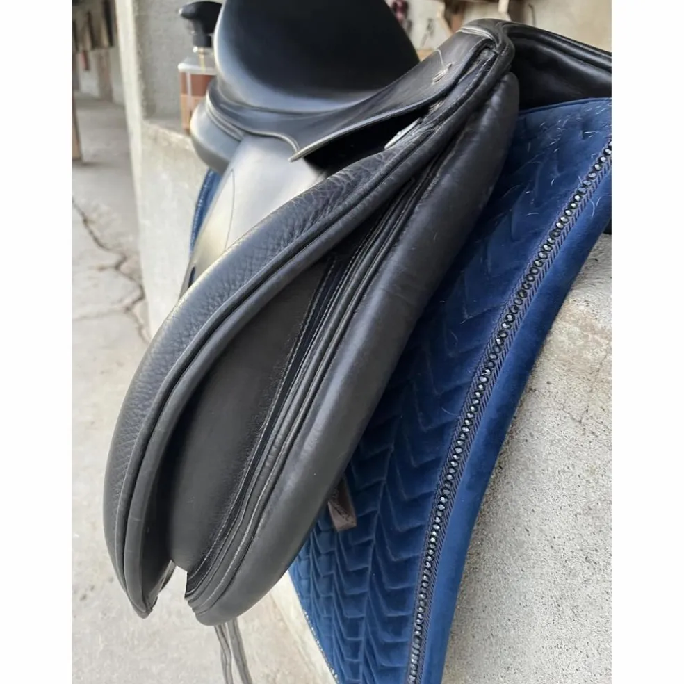 Selle de dressage Ikonic 17pouces