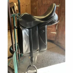Selle de dressage monoquartier noire 16,5