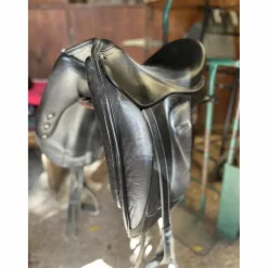 Selle de dressage monoquartier noire 16,5