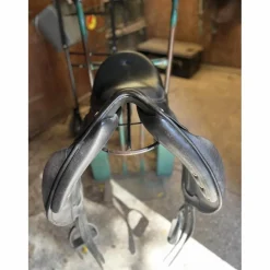 Selle de dressage monoquartier noire 16,5