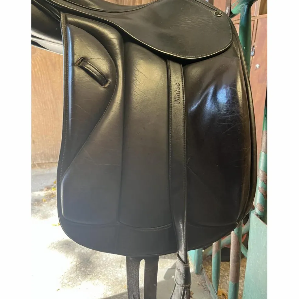 Selle de dressage monoquartier noire 16,5