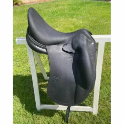 Selle de dressage neuve Childeric DPL livrée fin 2023