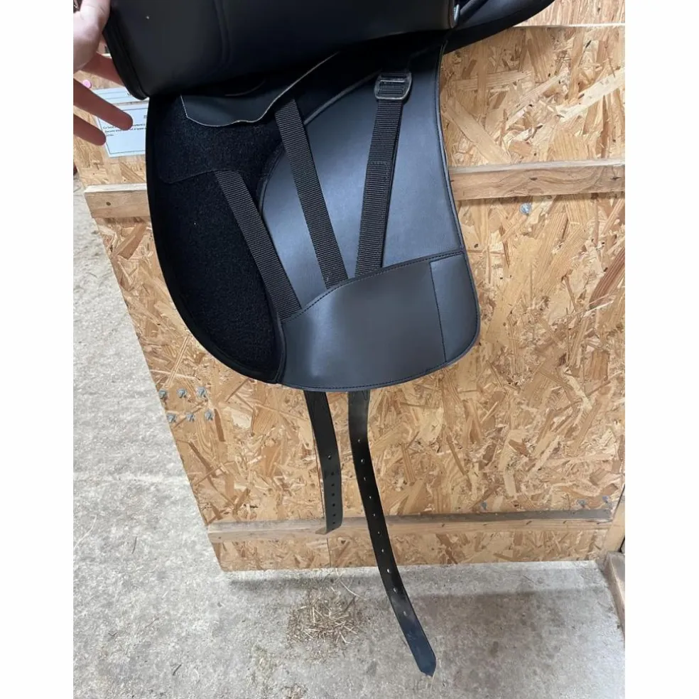 Selle de dressage norton