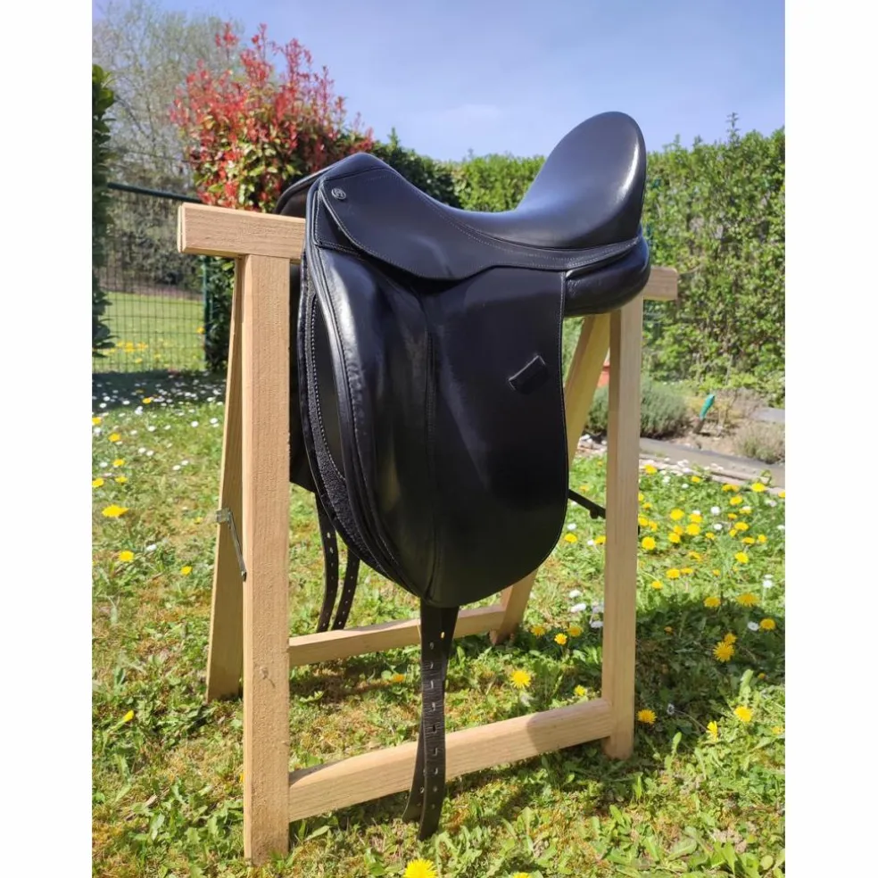 Selle de dressage Omega Line 17"