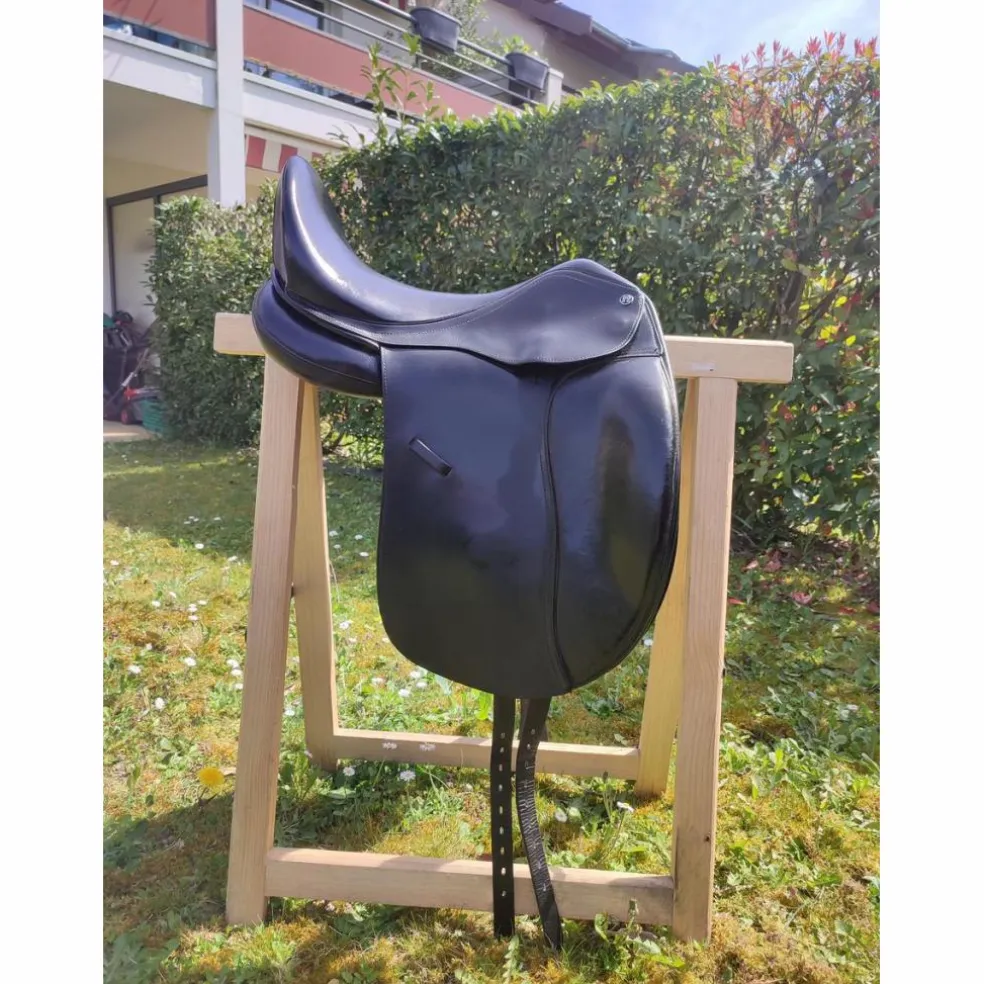 Selle de dressage Omega Line 17"