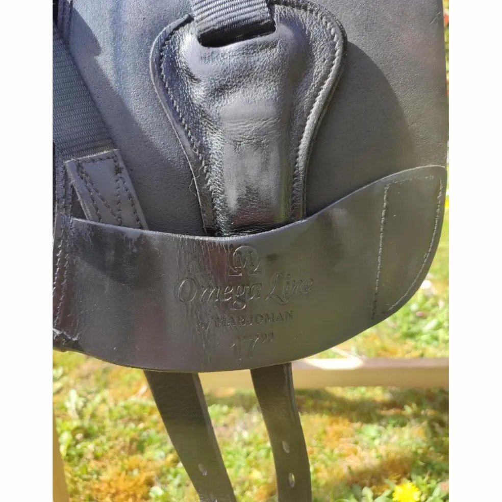 Selle de dressage Omega Line 17"