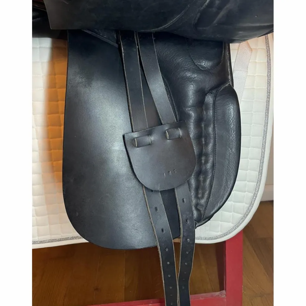 Selle de dressage Éric Mondange 17”5