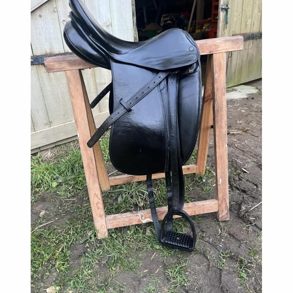 Selle de dressage stubben